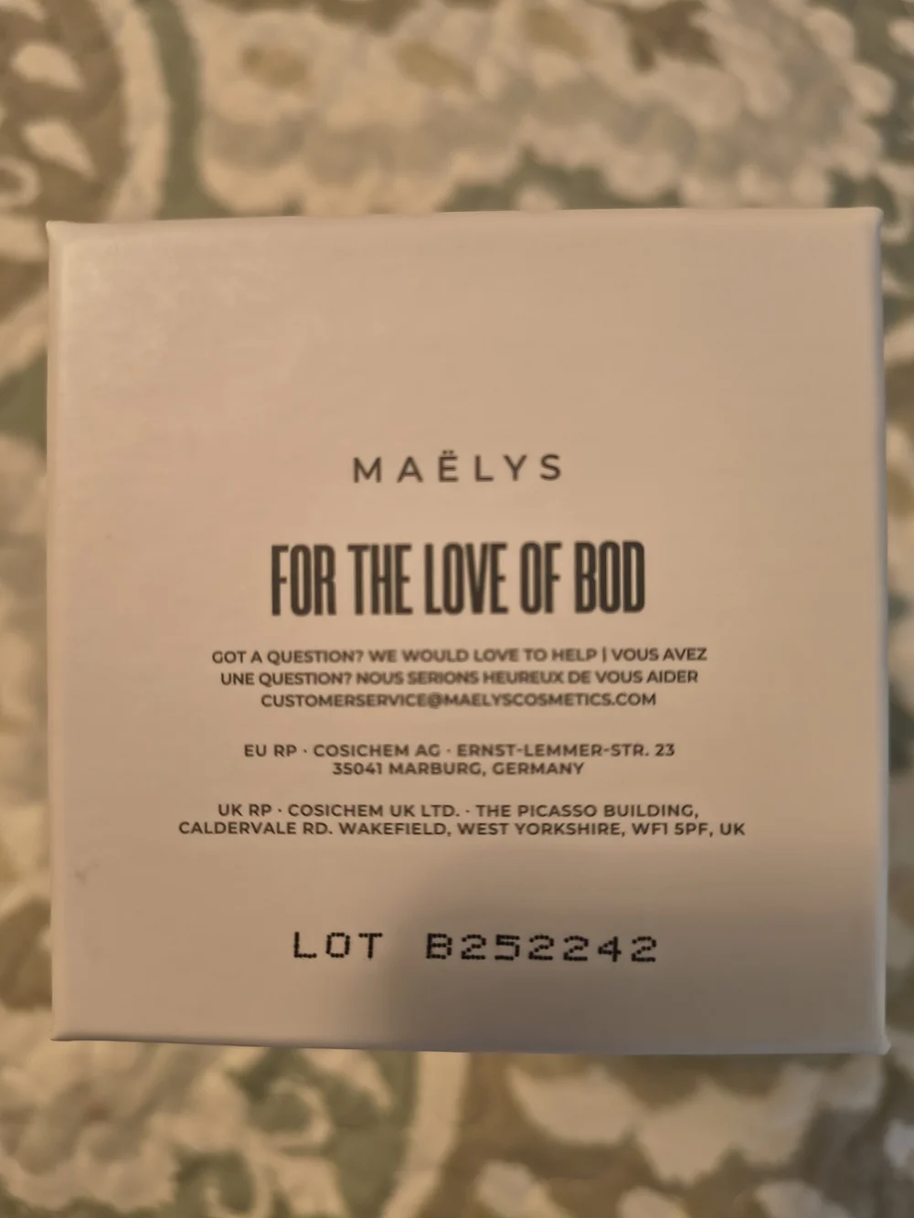 MAËLYS RE-LURE Tight & Tone Body Serum - White with Red Accents